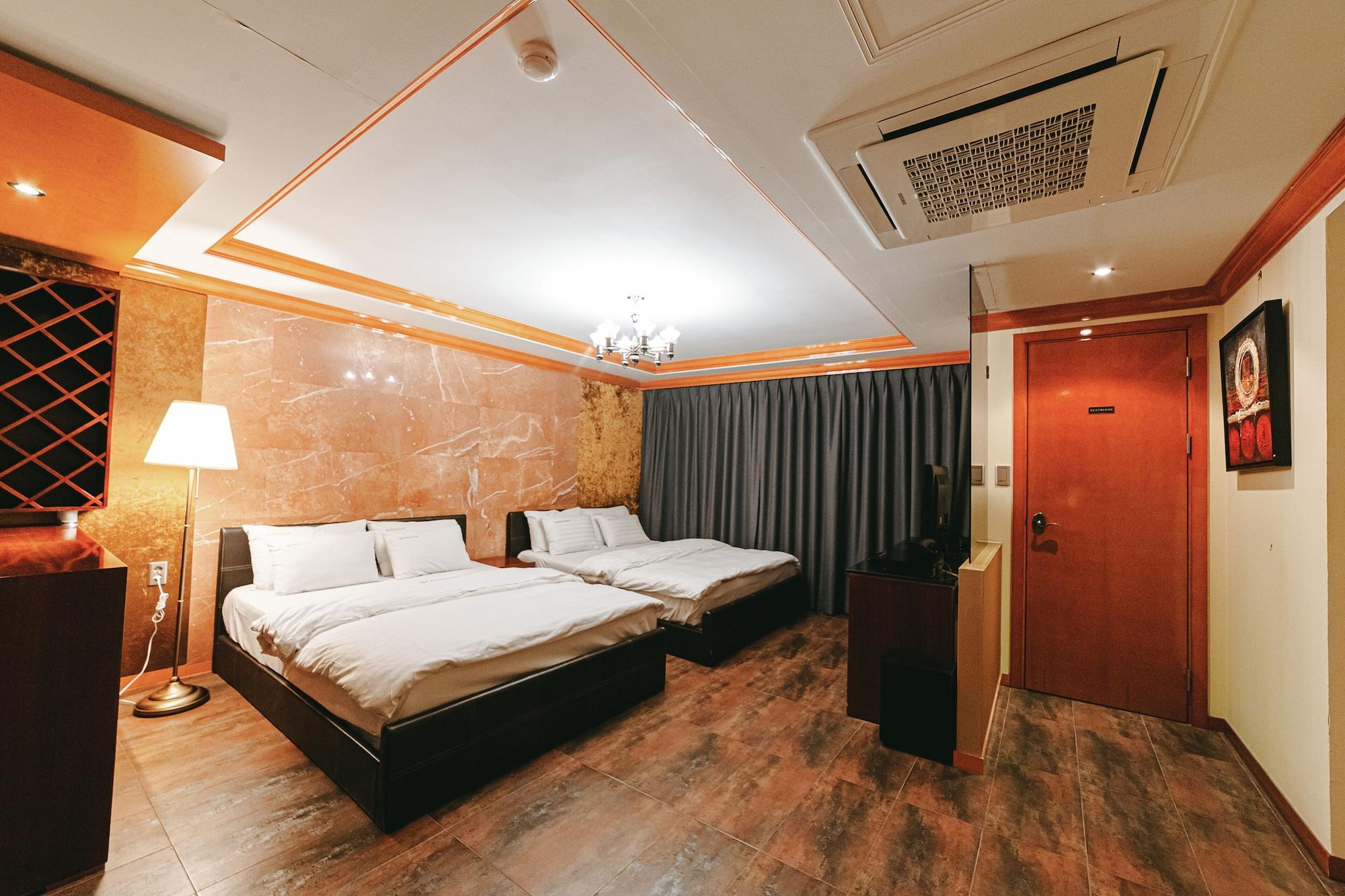 Gallery Tourist Hotel Thongjong Kültér fotó