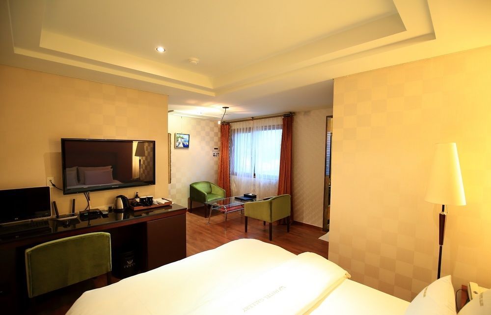 Gallery Tourist Hotel Thongjong Kültér fotó