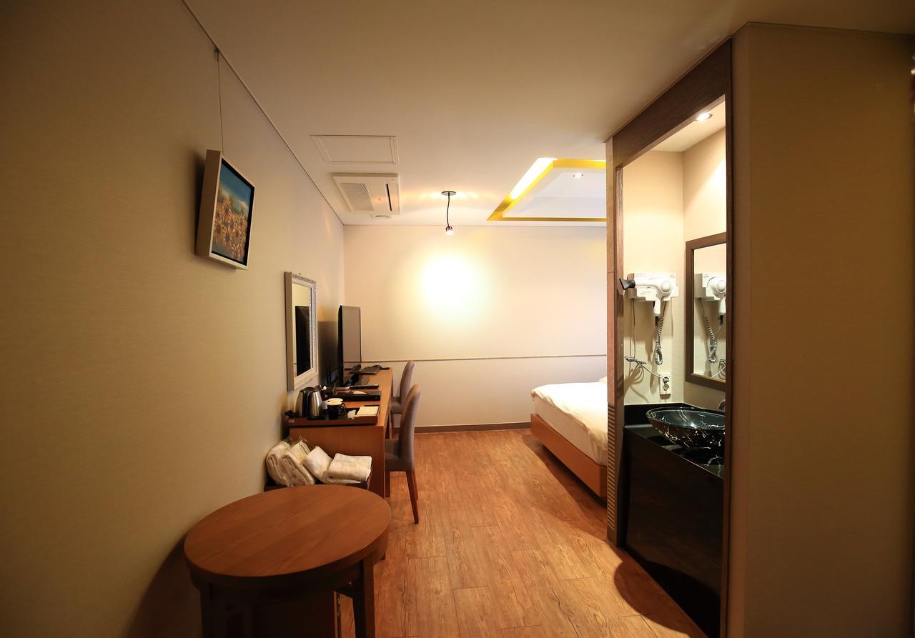 Gallery Tourist Hotel Thongjong Kültér fotó