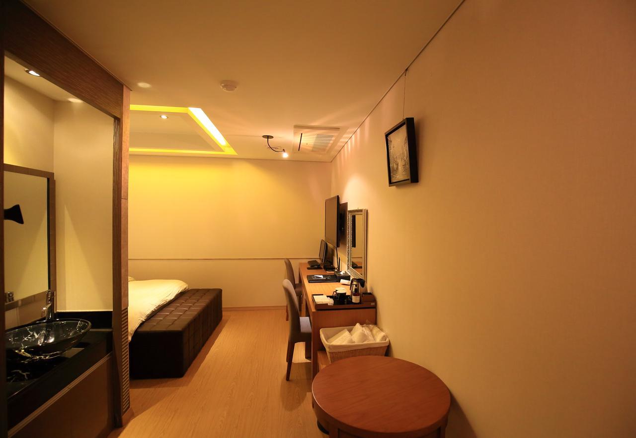 Gallery Tourist Hotel Thongjong Kültér fotó