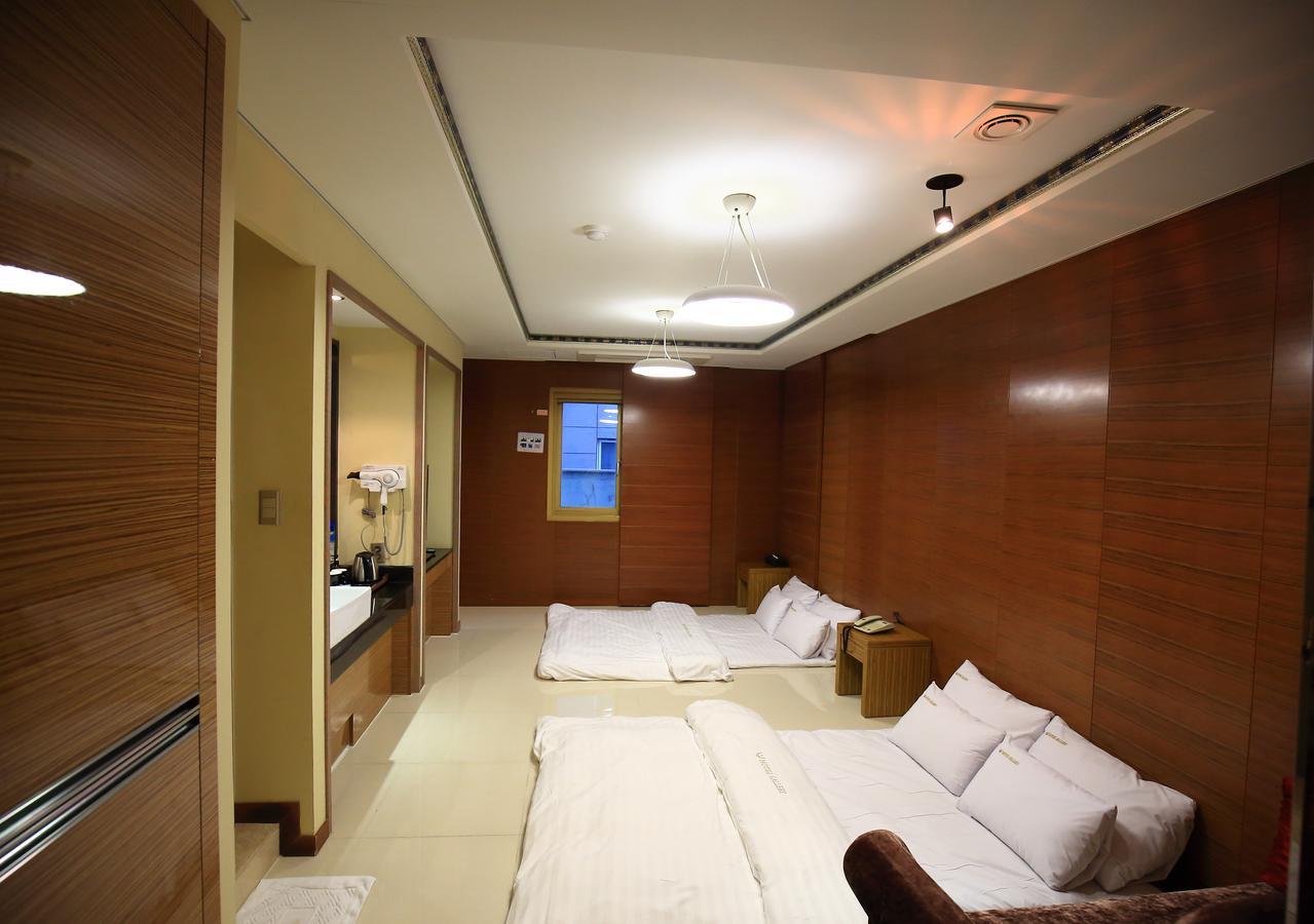 Gallery Tourist Hotel Thongjong Kültér fotó